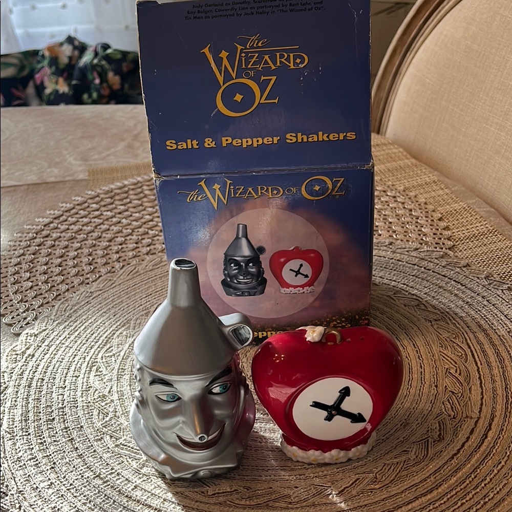 The Wizard of Oz Collectible 1999 Tin Man and Apple Salt & Pepper Shakers, NIB